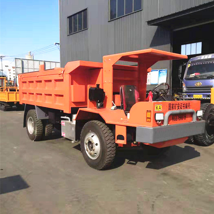 UQ8礦用拖拉機翻斗自卸車