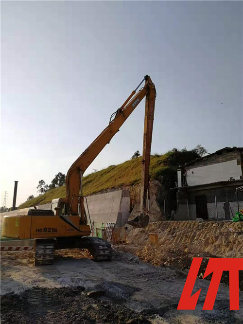 小松300挖機(jī)18米加長臂安全