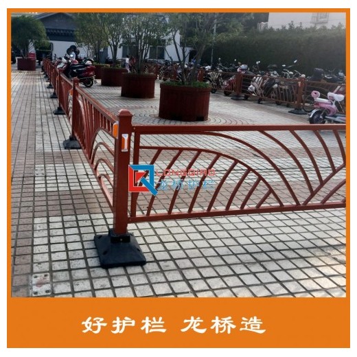 上海花式道路隔離護(hù)欄 上海景區(qū)鍍鋅鋼噴塑護(hù)欄 龍橋公司